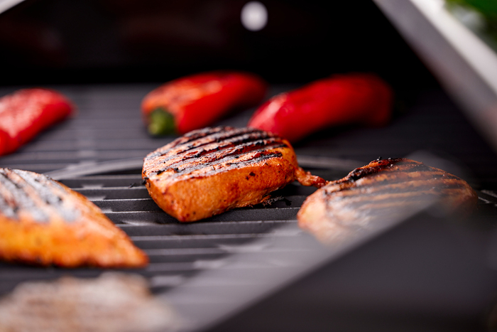 Gassgrill med 4 brennere og bakbrenner – Grillexpert